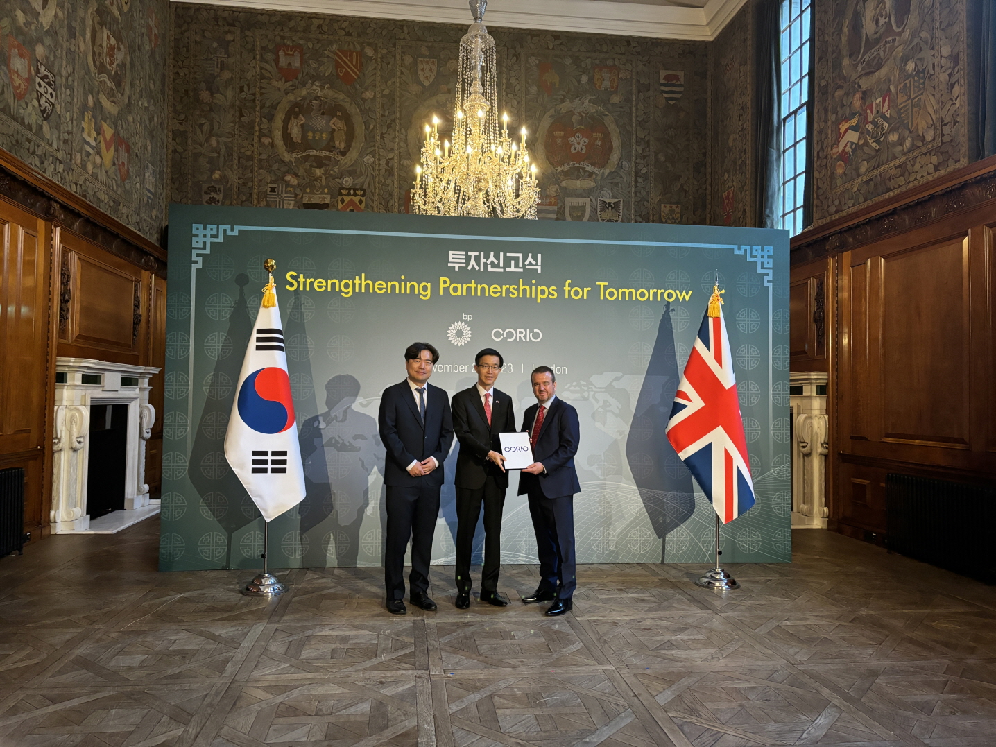 사진) 윤석열 대통령의 영국 국빈 방문 기간 중 11월 22일 영국 런던에서 투자신고식이 열렸다..jpg