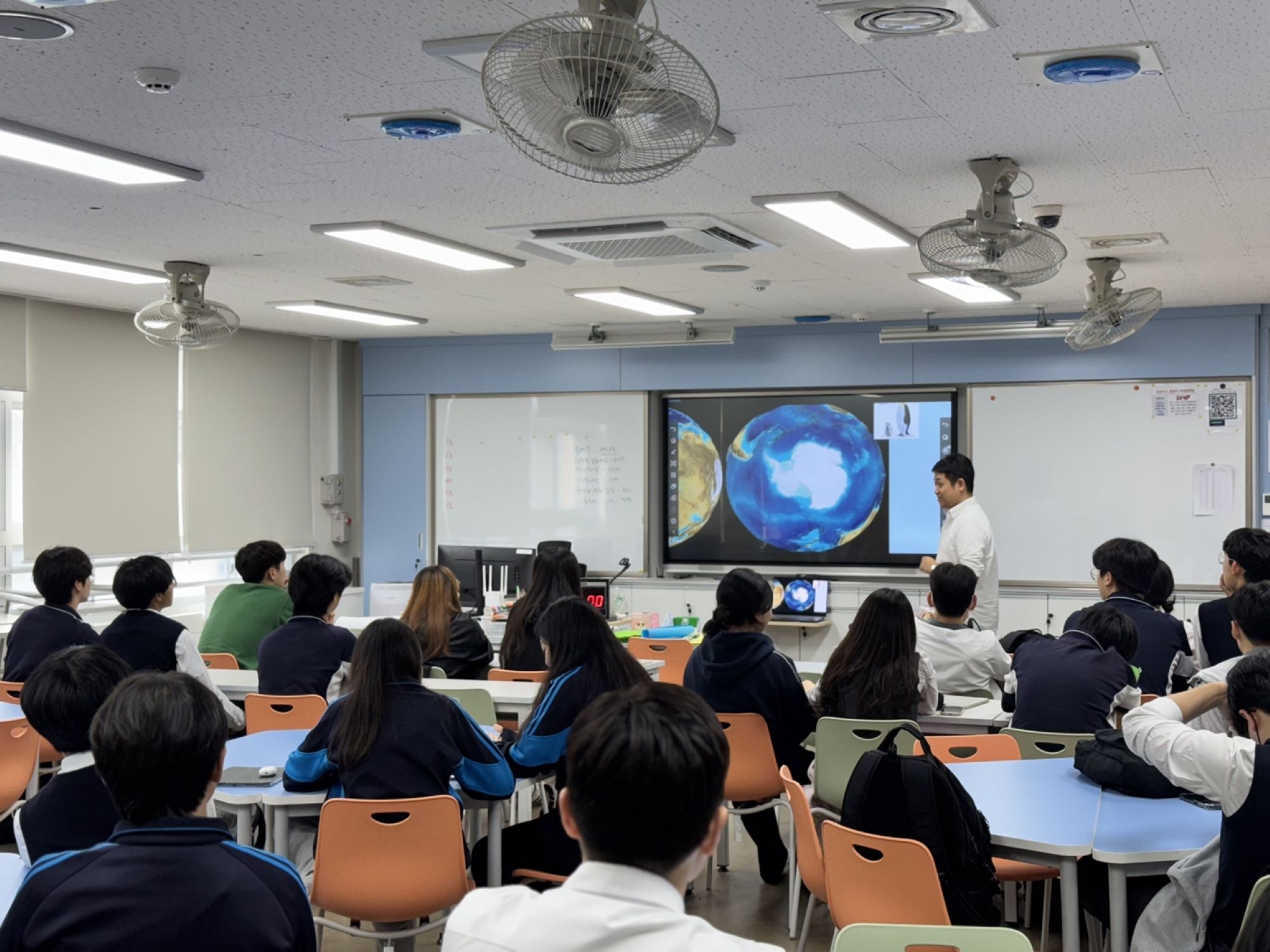[CORIO 사진자료] 코리오제너레이션 부산 기장고등학교에서 해양생태계 및 신재생에너지 특별 강연 진행.jpg